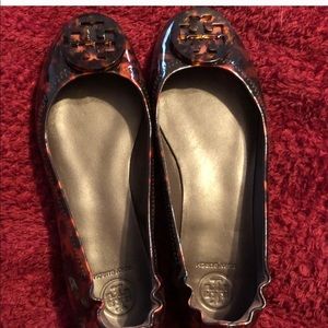 7.5 tortoise Tory Burch flats.